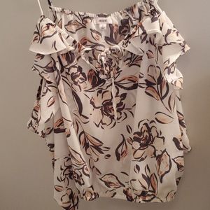 Off the shoulder shirt w 3/4 length sleeves